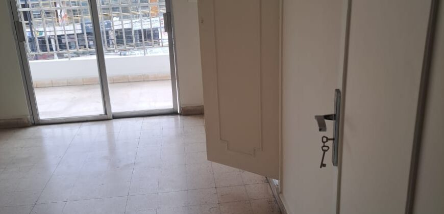 For Sale: Apartment in Dekweneh