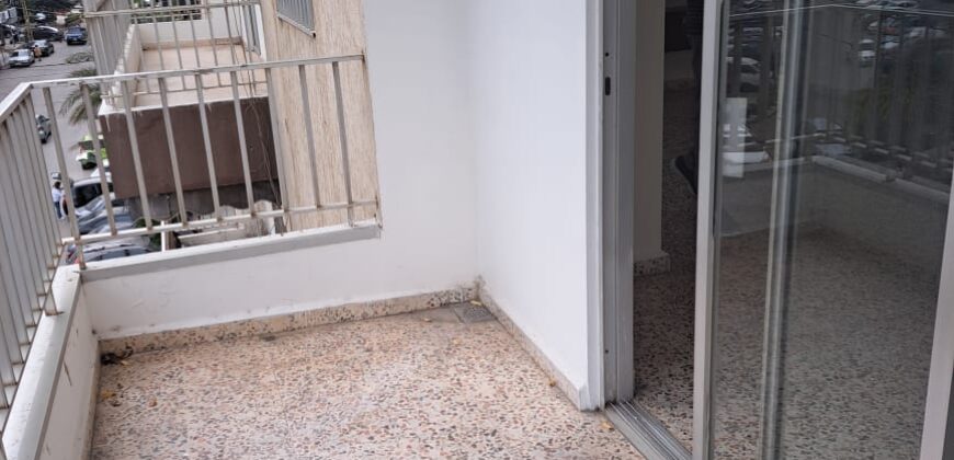 For Sale: Apartment in Dekweneh