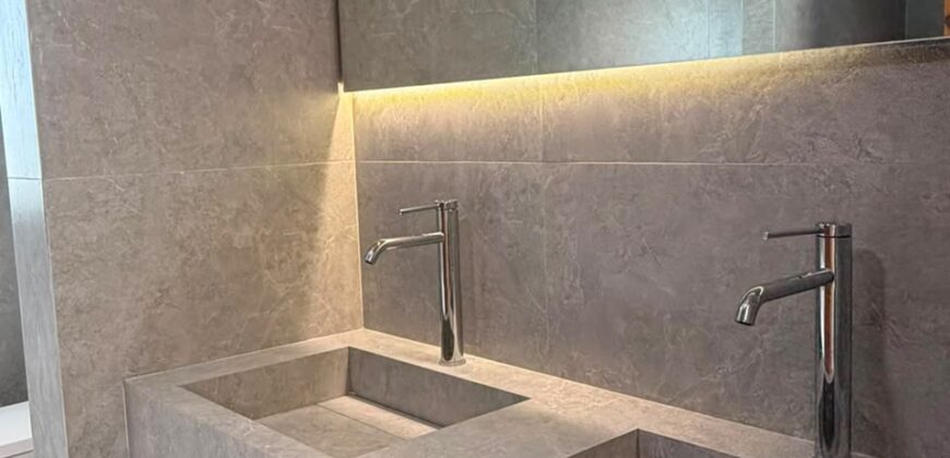 For Sale: Apartment in Achrafieh