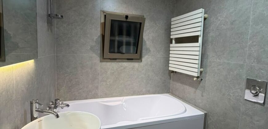 For Sale: Apartment in Achrafieh