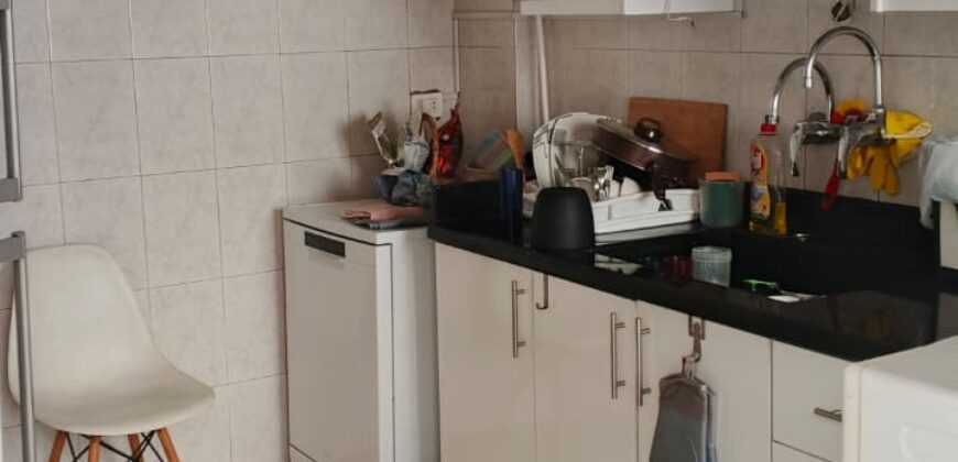 For Sale: Apartment in Achrafieh