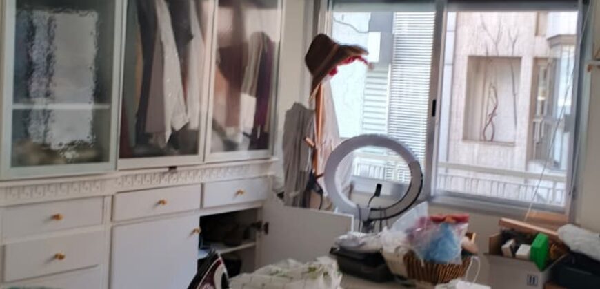 For Sale: Apartment in Achrafieh