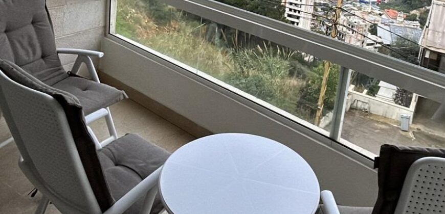 For Sale: Apartment in Ain Saade