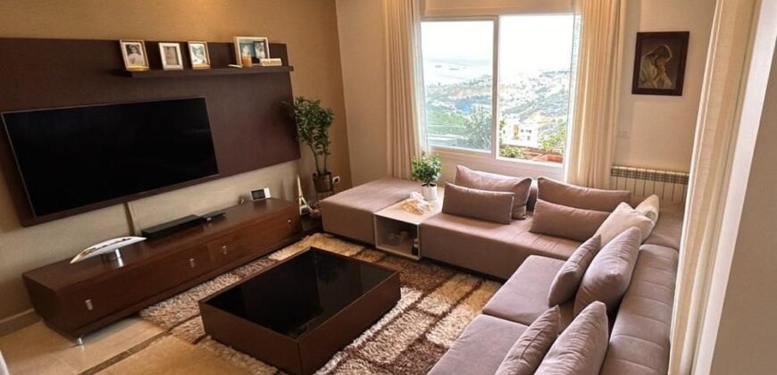 For Sale: Apartment in Ain Saade