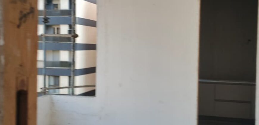 For Sale: Apartment in Ramlet El Bayda