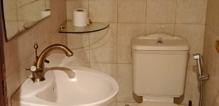 For Rent: Apartment in Achrafieh