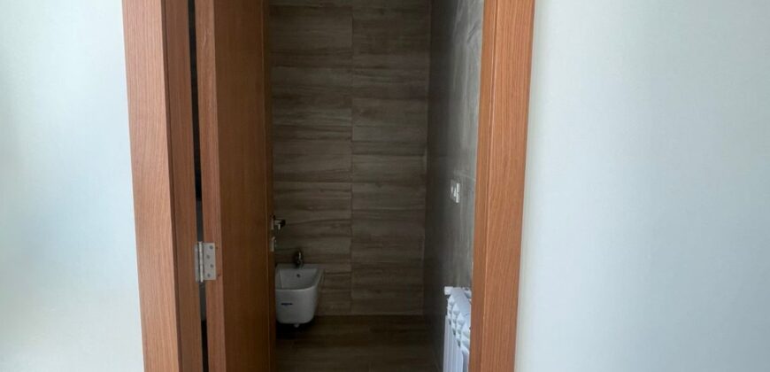 For Rent: Apartment in Ain El Mreisseh