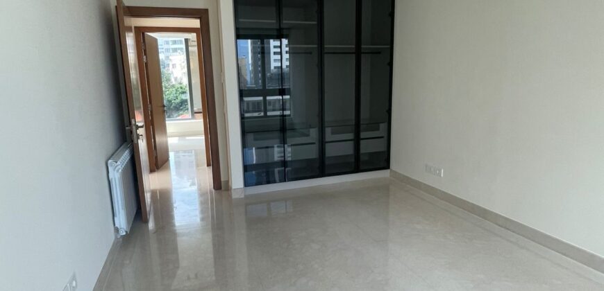 For Rent: Apartment in Ain El Mreisseh