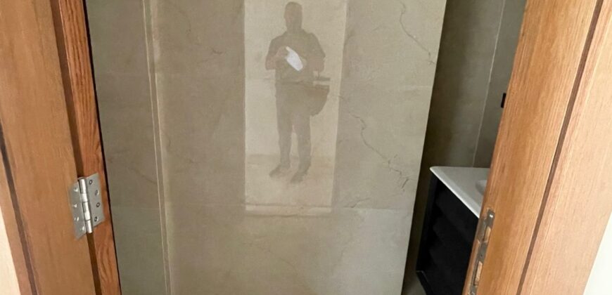 For Rent: Apartment in Ain El Mreisseh