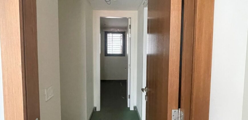 For Rent: Apartment in Ain El Mreisseh