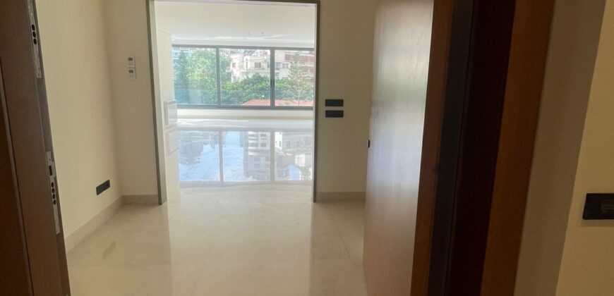 For Rent: Apartment in Ain El Mreisseh