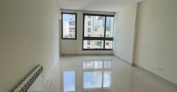 For Sale: Apartment in Ain El Mreisseh