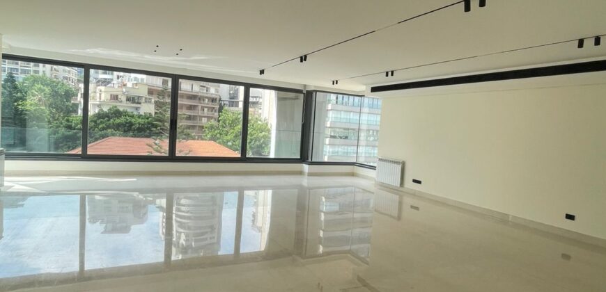 For Sale: Apartment in Ain El Mreisseh