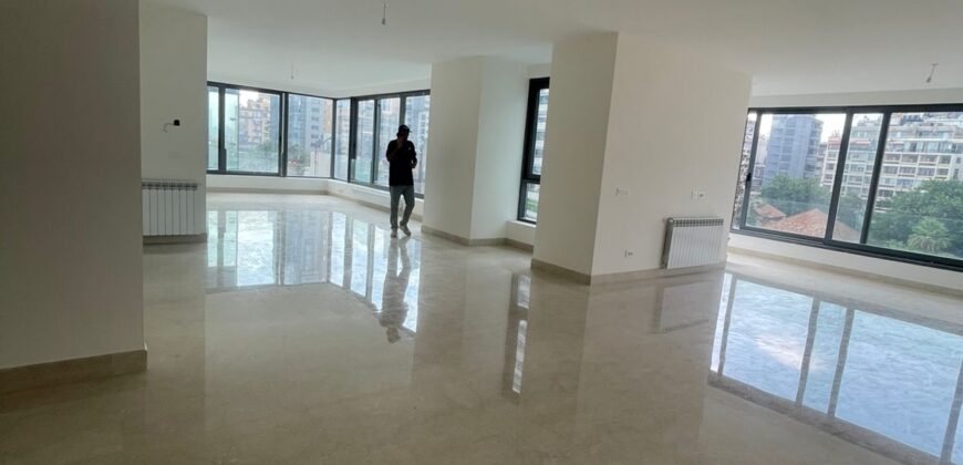 For Sale: Apartment in Ain El Mreisseh
