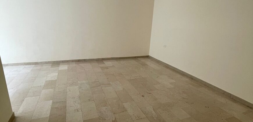 For Sale: Apartment in Ras El Nabaa