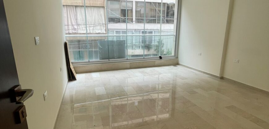 For Sale: Apartment in Ras El Nabaa