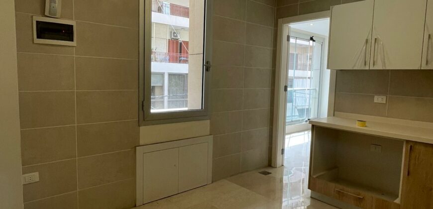 For Rent: Apartment in Ras El Nabeh