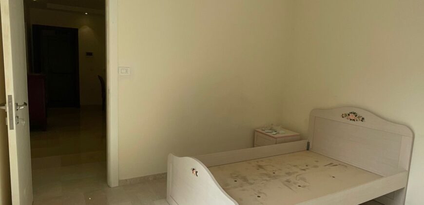 For Rent: Apartment in Ras El Nabeh