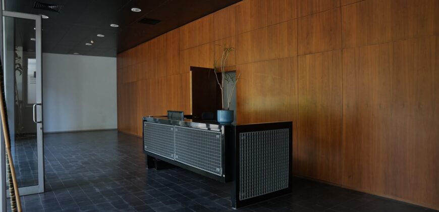 For Rent: Apartment in Achrafieh