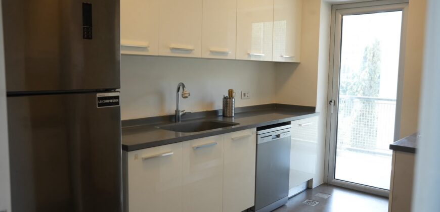 For Rent: Apartment in Achrafieh