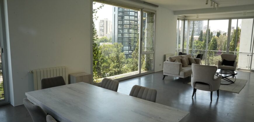 For Rent: Apartment in Achrafieh