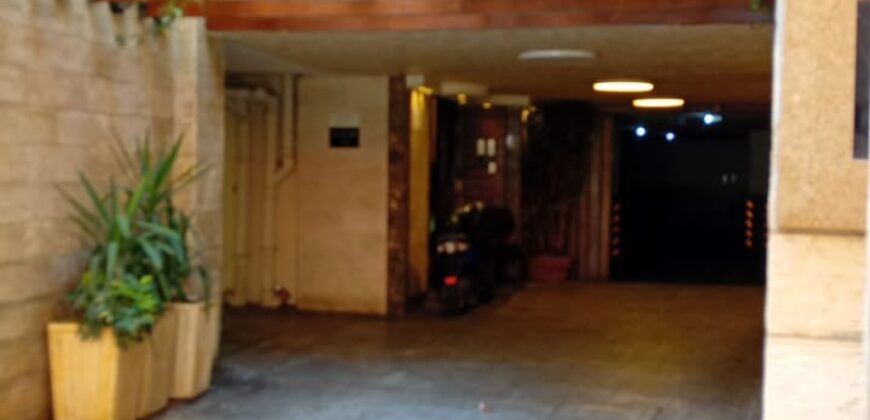 For Sale: Apartment in Zokak El Blat