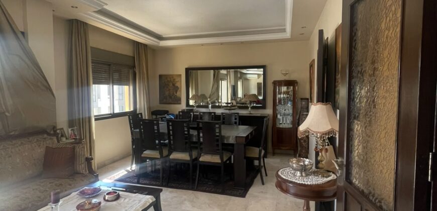 For Sale: Apartment in Furn El Chebbak