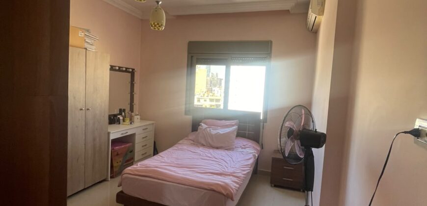 For Sale: Apartment in Furn El Chebbak