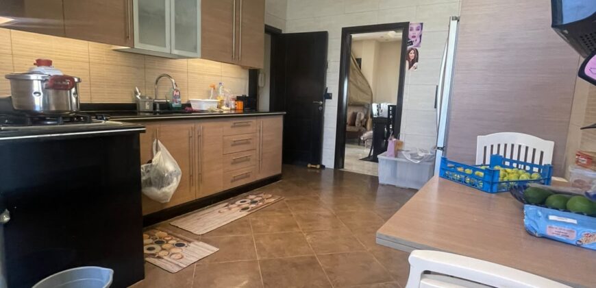 For Sale: Apartment in Furn El Chebbak