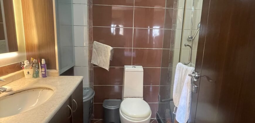 For Sale: Apartment in Furn El Chebbak