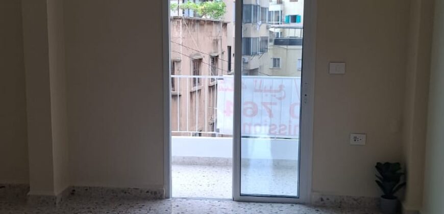 For Sale: Apartment in Furn El Chebbak