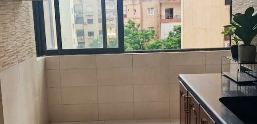 For Sale: Apartment in Furn El Chebbak
