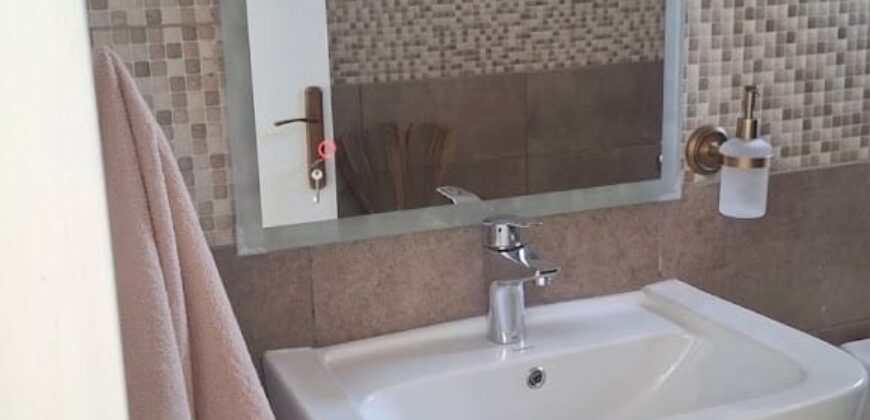 For Sale: Apartment in Furn El Chebbak