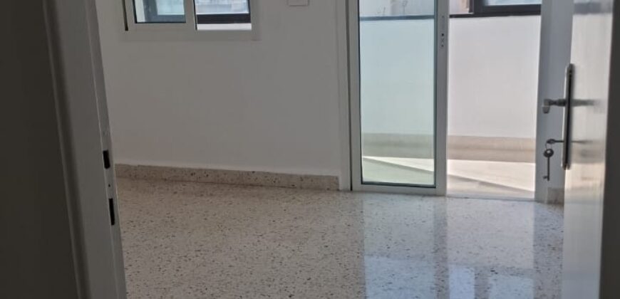 For Sale: Apartment in Furn El Chebbak