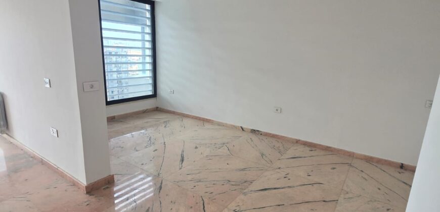 For Sale: Apartment in Jal El Dib