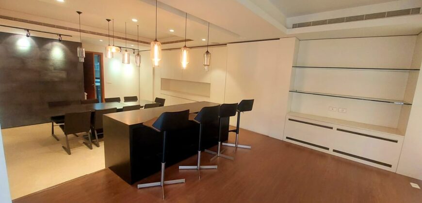 For Sale: Apartment in Achrafieh