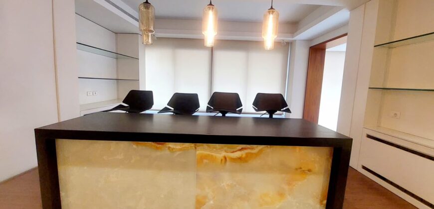 For Sale: Apartment in Achrafieh