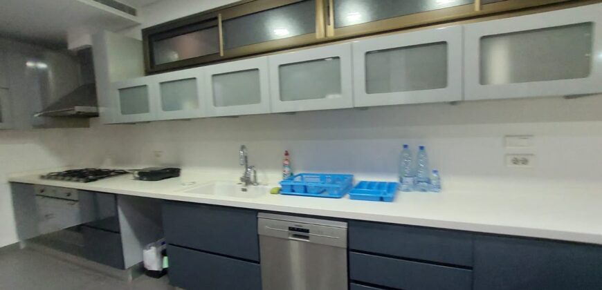For Sale: Apartment in Achrafieh