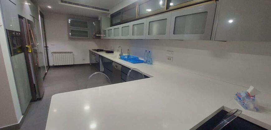 For Sale: Apartment in Achrafieh