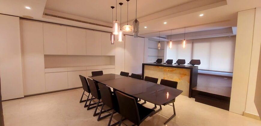 For Sale: Apartment in Achrafieh