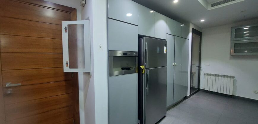 For Sale: Apartment in Achrafieh