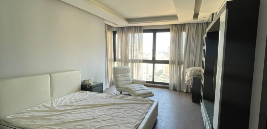 For Sale: Apartment in Ain El Tineh