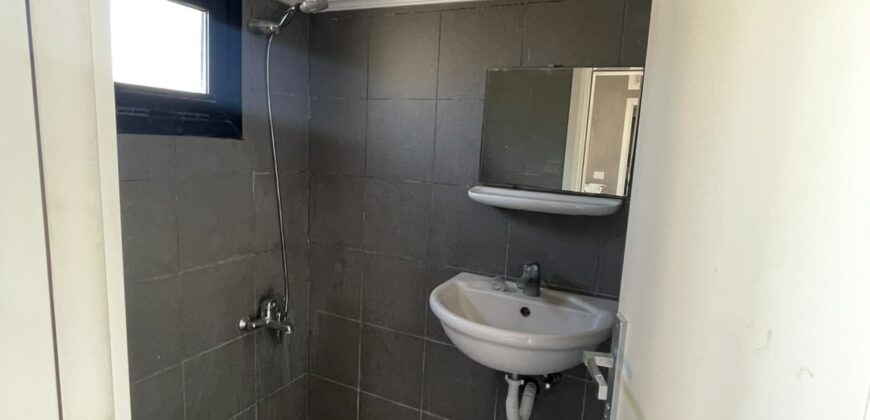 For Sale: Apartment in Ain El Tineh
