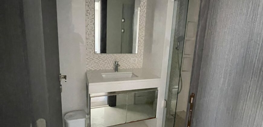 For Sale: Apartment in Ain El Tineh
