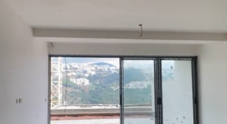 For Sale: Apartment in Hazmieh