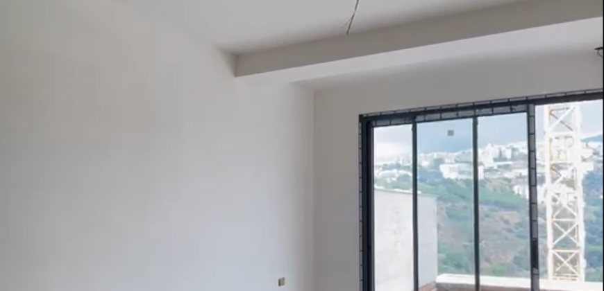For Sale: Apartment in Hazmieh