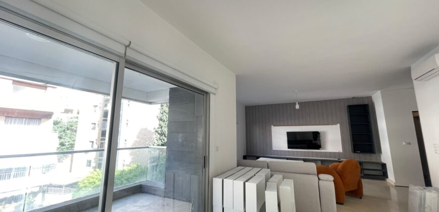 For Sale: Apartment in Hazmieh
