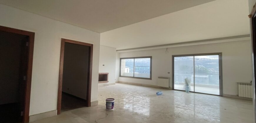 For Sale: Apartment in Yarzeh- Baabda