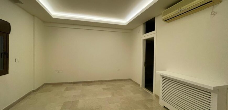 For Sale: Apartment in Hazmieh