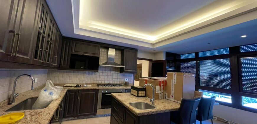 For Sale: Apartment in Hazmieh